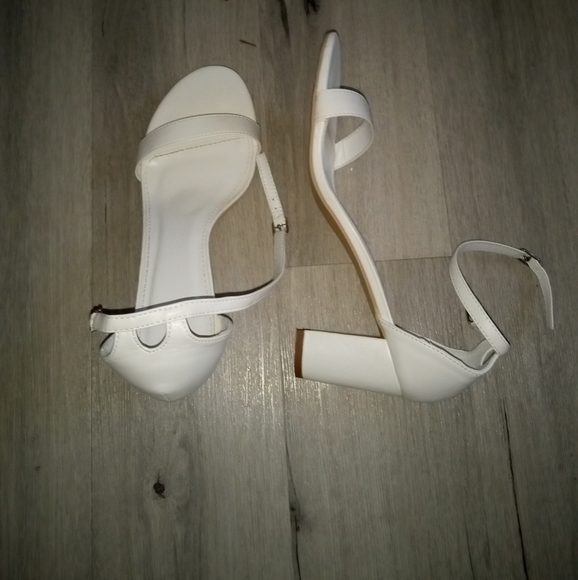 white shoes - Picture 3 of 4